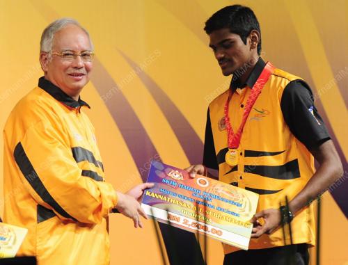 DATUK SERI MOHD NAJIB TUN ABDUL RAZAK