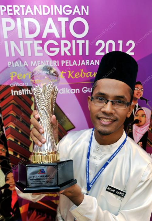 KL29_10042012_JUARA_PIDATO