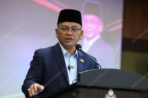 DATUK DR MOHD NA'IM MOKHTAR