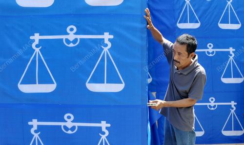 KL29_12042013_BENDERA
