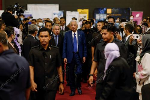 DATUK SERI ISMAIL SABRI YAAKOB