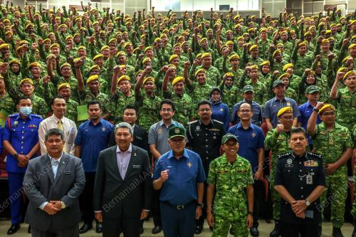 DATUK SERI HAMZAH ZAINUDIM