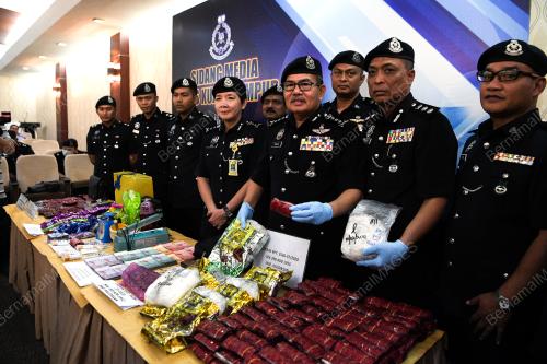 DATUK SERI MAZLAN LAZIM
