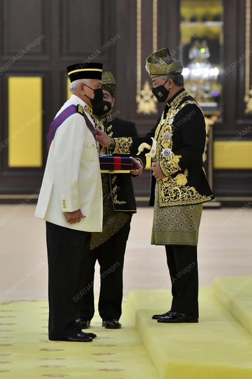 AL-SULTAN ABDULLAH RI'AYATUDDIN AL-MUSTAFA BILLAH SHAH