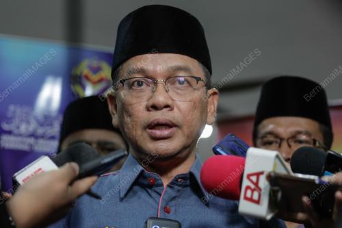 SENATOR DATUK DR MOHD NA'IM MOKHTAR