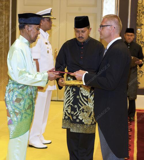 KL29_14092015_WATIKAH