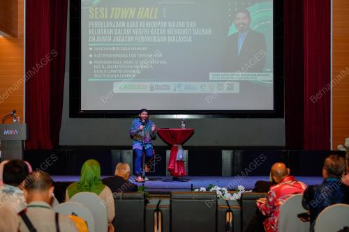 DATUK SERI DR MOHD UZIR MAHIDIN