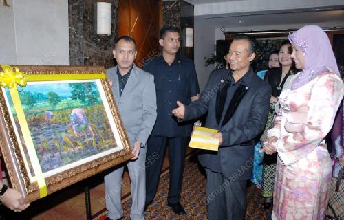 TUANKU NUR ZAHIRAH