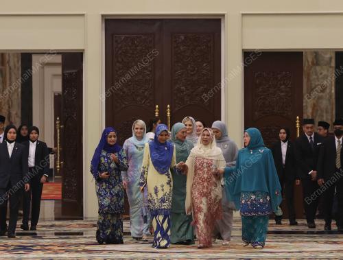 TUNKU AZIZAH AMINAH MAIMUNAH ISKANDARIAH