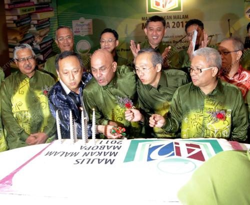 DATUK MAGLIN DENNIS D'CRUZ