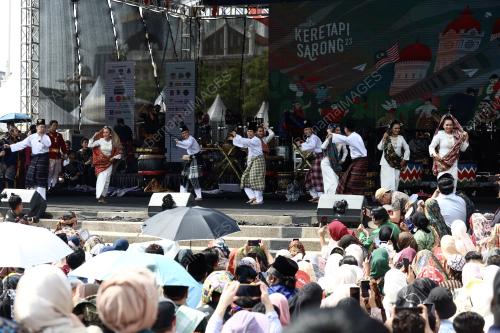PERSEMBAHAN TARIAN