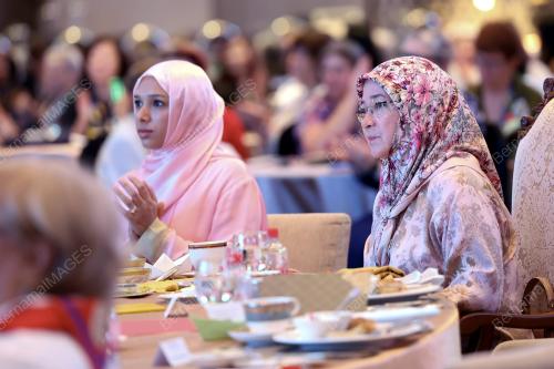 TUNKU AZIZAH AMINAH MAIMUNAH ISKANDARIAH