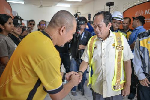 DATUK SERI AHMAD MASLAN