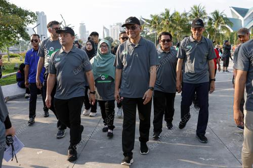 DATUK SERI DR DZULKEFLY AHMAD