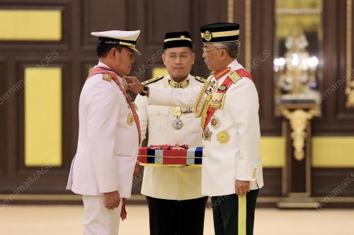 AL-SULTAN ABDULLAH RI'AYATUDDIN AL-MUSTAFA BILLAH SHAH