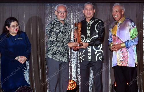 DATUK SERI FADILLAH YUSOF