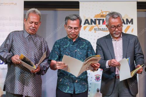 FAHMI FADZIL
