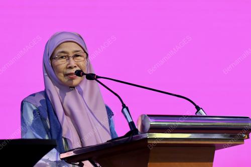 DATUK SERI DR WAN AZIZAH WAN ISMAIL