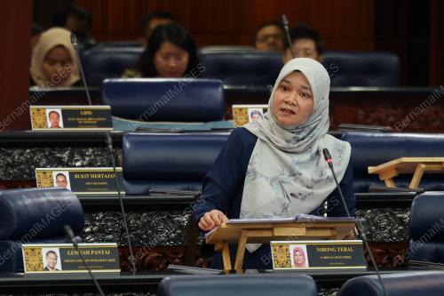 FADHLINA SIDEK