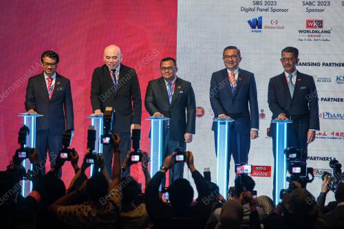 DATUK SERI AMIRUDIN SHARI