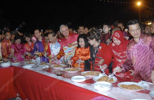 MOHD NAJIB TUN ABDUL RAZAK