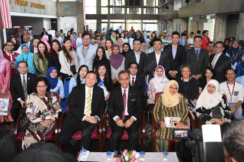 DATUK SERI DR DZULKEFLY AHMAD
