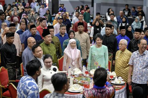 DATUK SERI DR WAN AZIZAH WAN ISMAIL