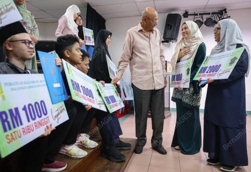 TAN SRI TENGKU AZLAN IBNI ALMARHUM SULTAN ABU BAKAR
