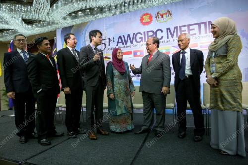 KL29_22112016_AWGIPC
