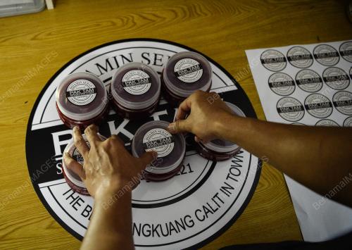 FOTO ESSEI: USAHAWAN PRODUK BUMIPUTRA