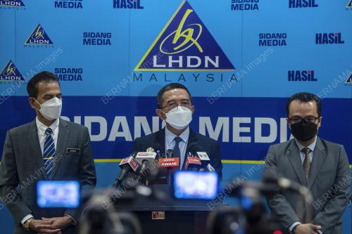 DATUK MOHD NIZOM SAIRI