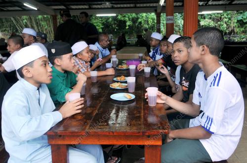 MANGSA TANAH RUNTUH