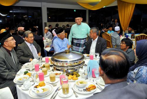KL29_23062015_BERBUKA