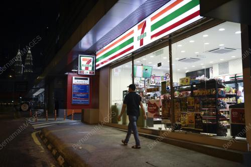 PREMIS PERNIAGAAN DIBENAR BEROPERASI SEHINGGA 12 MALAM