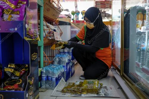 TINJAUAN BEKALAN MINYAK MASAK BOTOL DAN PAKET MENCUKUPI