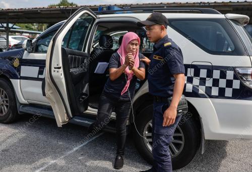 OPERASI PEMANDU WARGA ASING (OP PEWA)