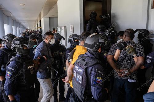 PERTUDUHAN 11 LELAKI AHLI KUMPULAN JENAYAH TERANCANG GENG RT6