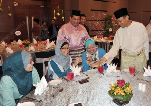 DATUK SERI AHMAD SHABERY CHEEK