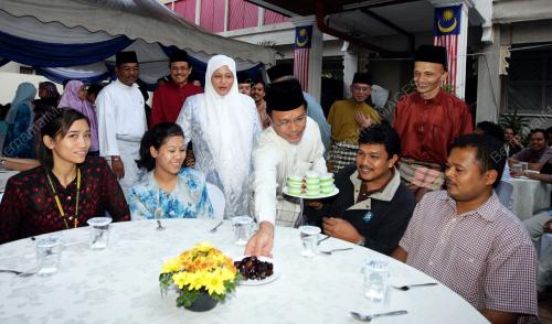 MOHD SHAFIE APDAL