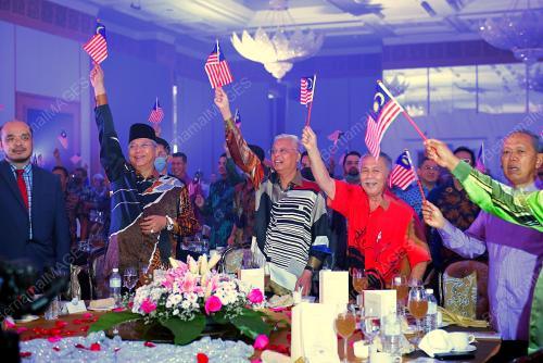 DATUK SERI ISMAIL SABRI YAAKOB