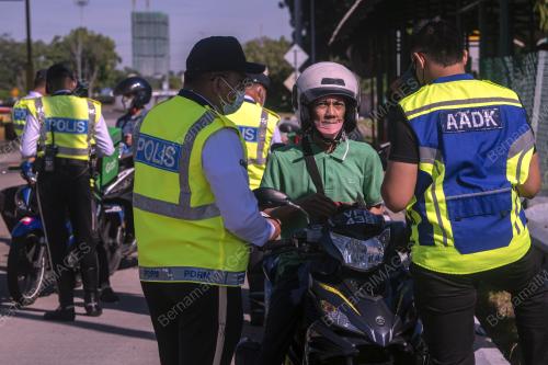 OPERASI KHAS PERDAGANGAN DI PLAZA TOL SUNGAI RAMAL