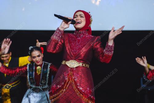 DATUK SERI SITI NURHALIZA