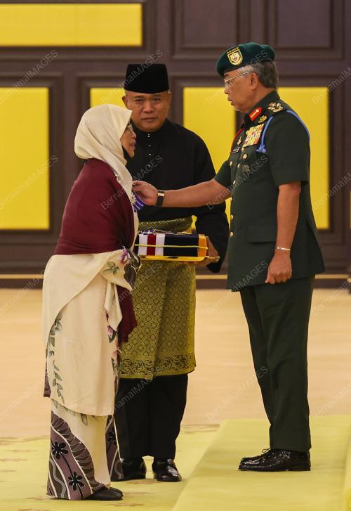AL-SULTAN ABDULLAH RI'AYATUDDIN AL-MUSTAFA BILLAH SHAH