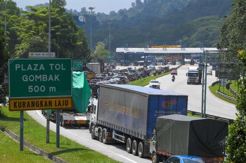 TINJAUAN PLAZA TOL GOMBAK