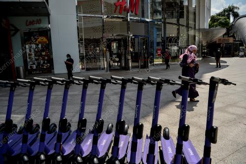 TINJAUAN E-SCOOTER