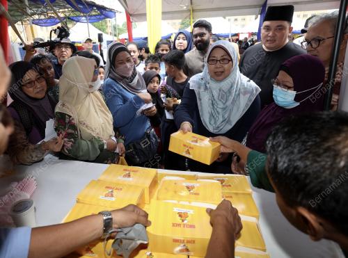 SENATOR FUZIAH SALLEH