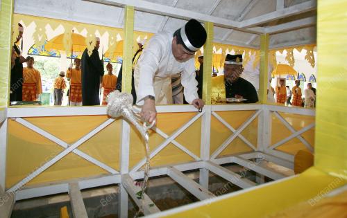 SULTAN SHARAFUDDIN IDRIS SHAH