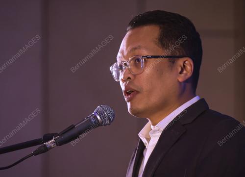 NIK NAZMI NIK AHMAD