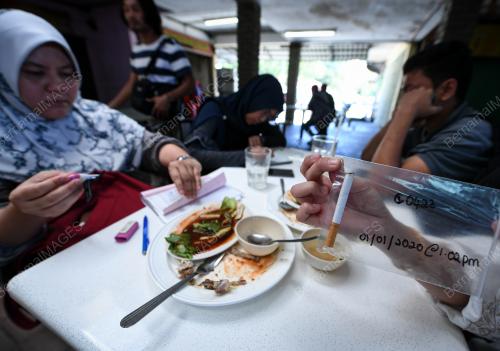 TINJAUAN LARANGAN MEROKOK DI PREMIS MAKANAN