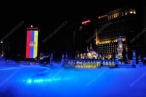 MENARA DBKL BERMANDI CAHAYA BENDERA WILAYAH PERSEKUTUAN